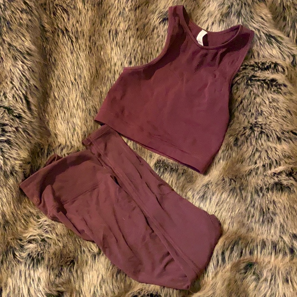 Lululemon set - mesh detail leggings and crop top